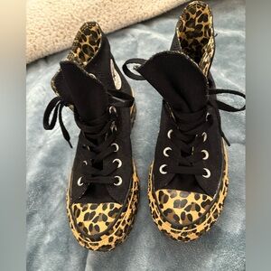 CONVERSE Women’s Black/Cheetah high top platform sneaker SIZE 6